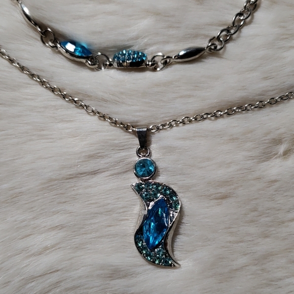 Earing, Necklace, Bracelet Set - Picture 2 of 6